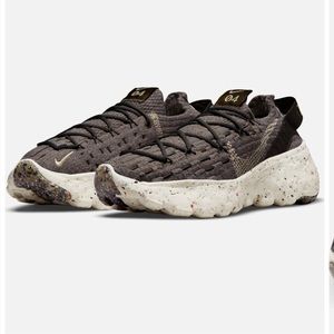 Nike Women’s Space Hippie 04